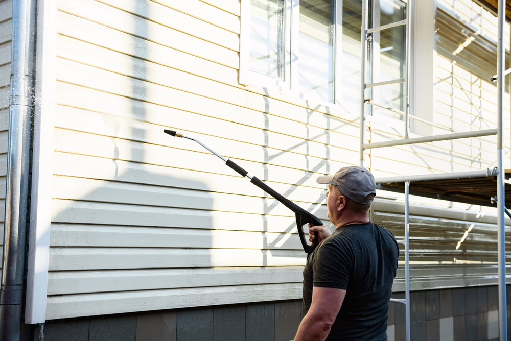 Can Soft Washing Remove Years of Built-Up Oxidation on Siding?